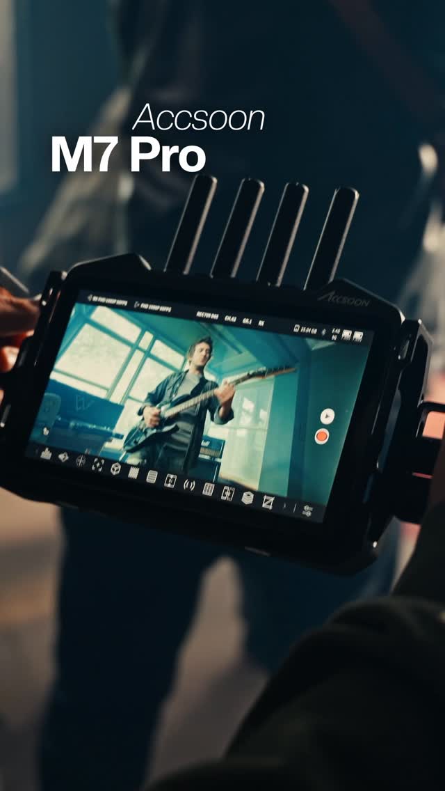 Este moni es una 💣  Por qué? 🤔 Ademas de ser monitor, recibe y transmite señal! Para monitorear inalámbricamente en rodaje! 🔥  El Lunes subo video al canal hablando a fondo de este nuevo moni de @accsoontech 🎥