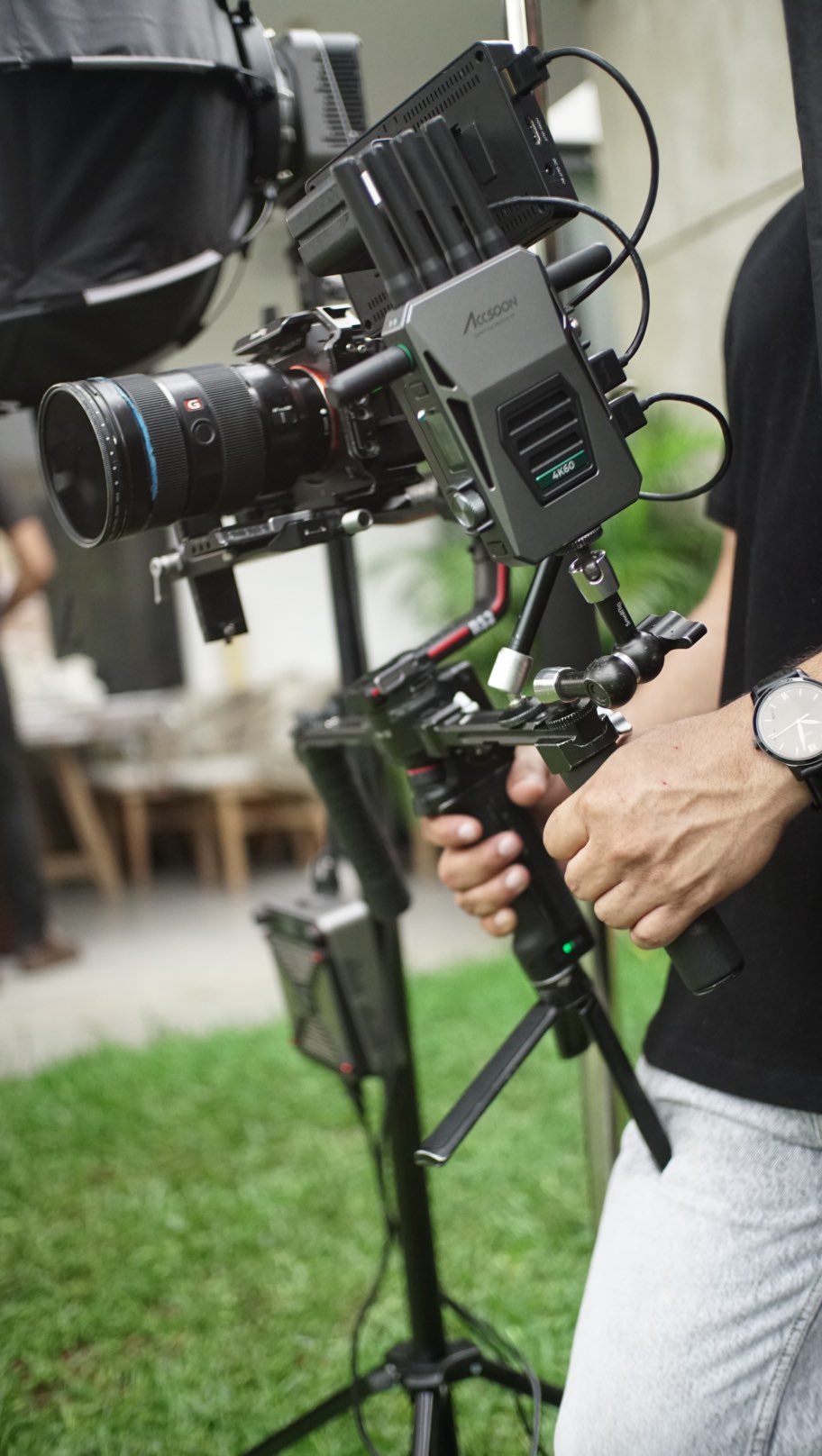 🎬 Monitoreo en Set 🎥  En rodaje, la precisión lo es todo. Probando el combo OSEE 15s + Accsoon CineView Master para un monitoreo estable y sin retrasos. 🔍📡 Un placer ser parte de este proyecto dirigido por @laangiegonzalez . 🎬🔥 ¿Qué setup usas tú en set?   #FilmSet  #Cinematography #CameraCrew #SetLife #BehindTheScenes  #OnSet #Filmmaker #ProductionLife #CameraDept #filmgear #WirelessVideo #Accsoon #OSEE #VideoTransmitters #CameraRig #MonitorSetup #FilmmakingGear #OnSetTools #GearTalk #TechOnSet
